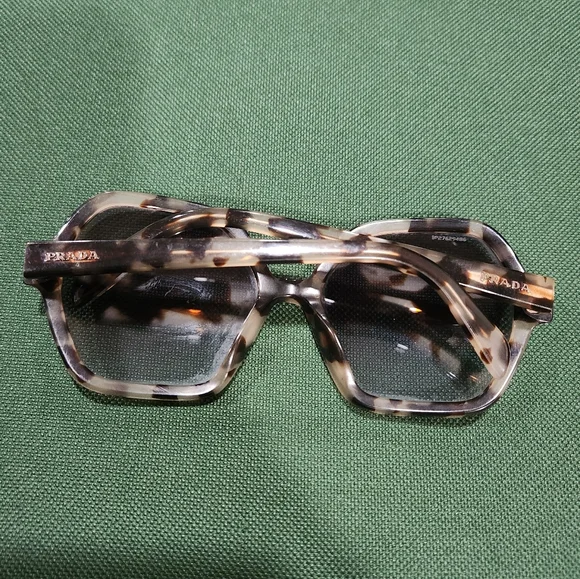 Prada Tortoise Octagon SPR06S 5618 UAO 4R2 Sunglasses Prada Tortoise Octagon SPR06S 5618 UAO 4R2 Sunglasses  main image 4
